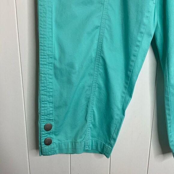 Style & Co Womens Size 8 Capri Pants Green Button Details Pockets Stretch - Picture 4 of 14